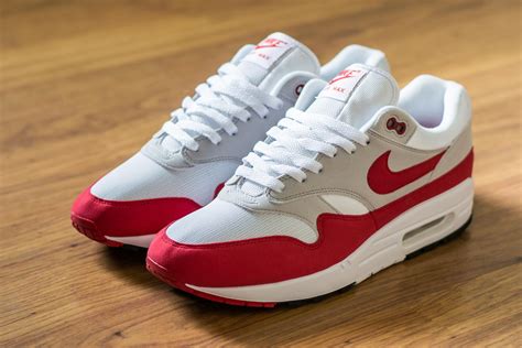 red nike air max women's